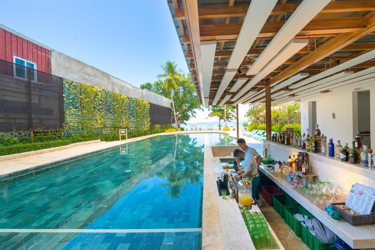 Pools & Beachfront