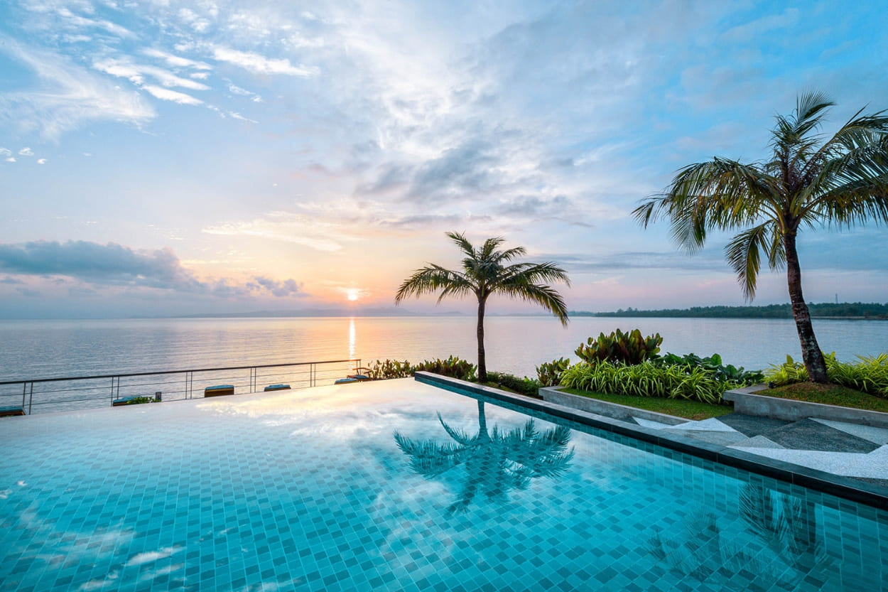 30 Metre Infinity Pool