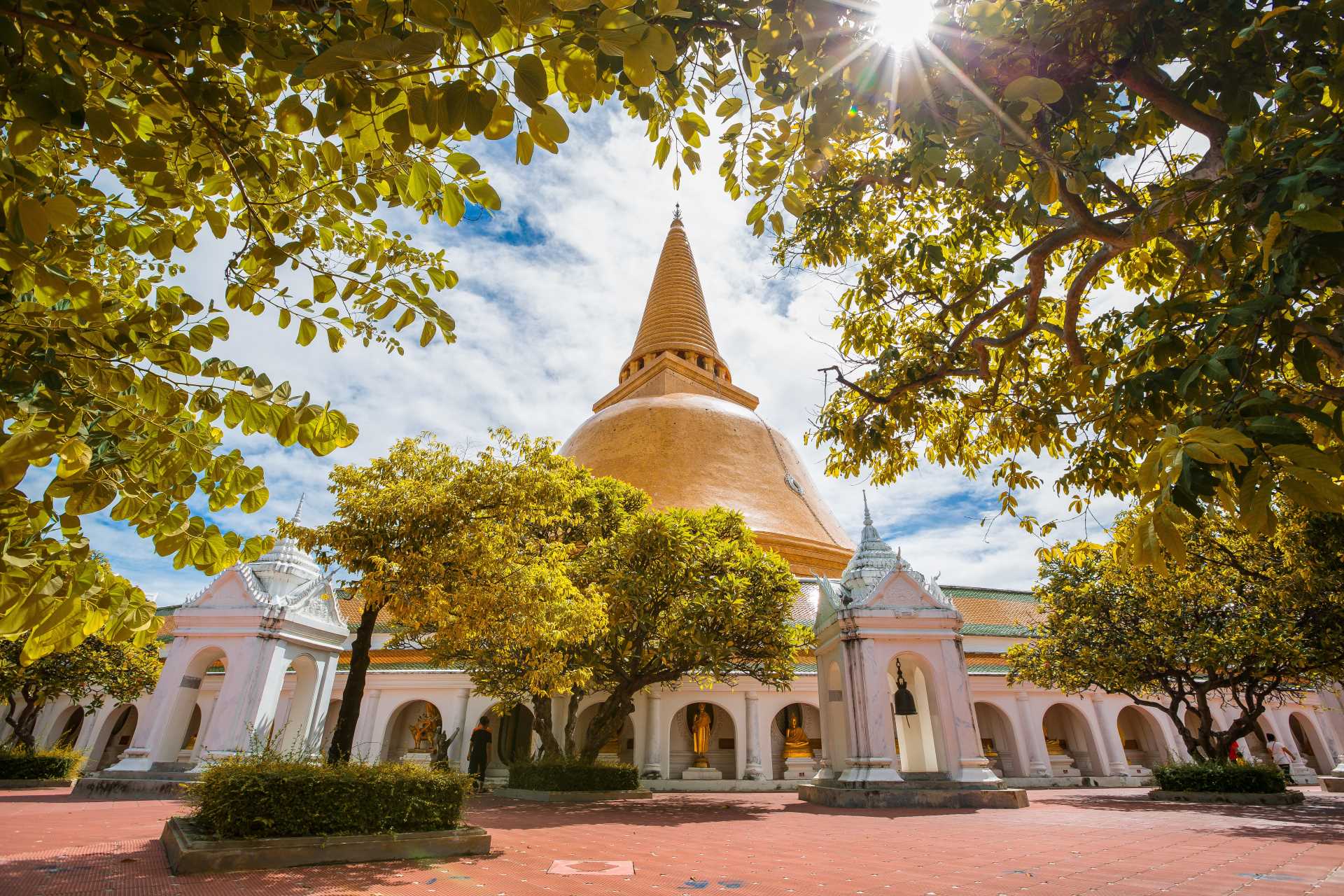 Image via chaiyut samsuk / Shutterstock