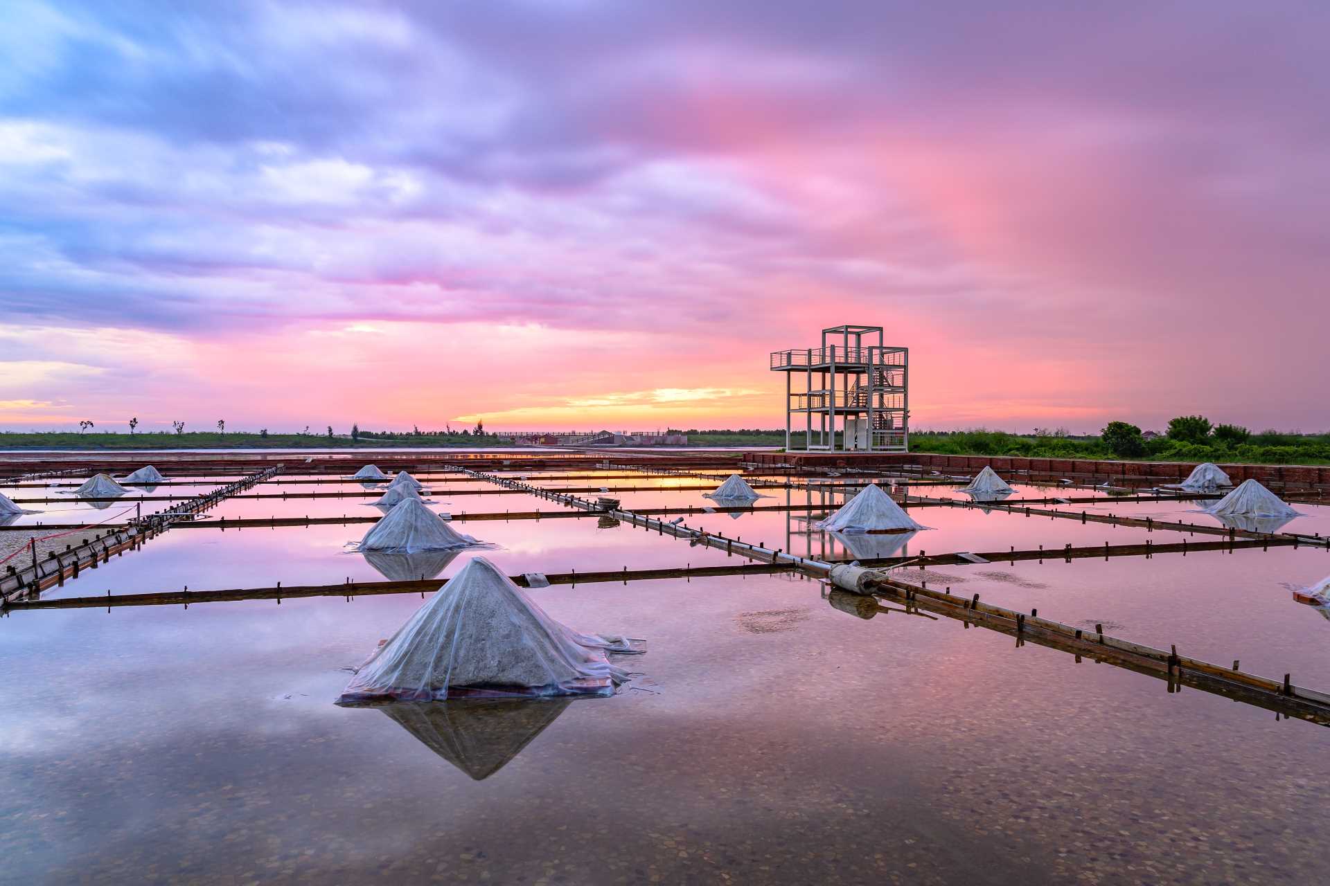 Image via Chiang Eddie / Shutterstock