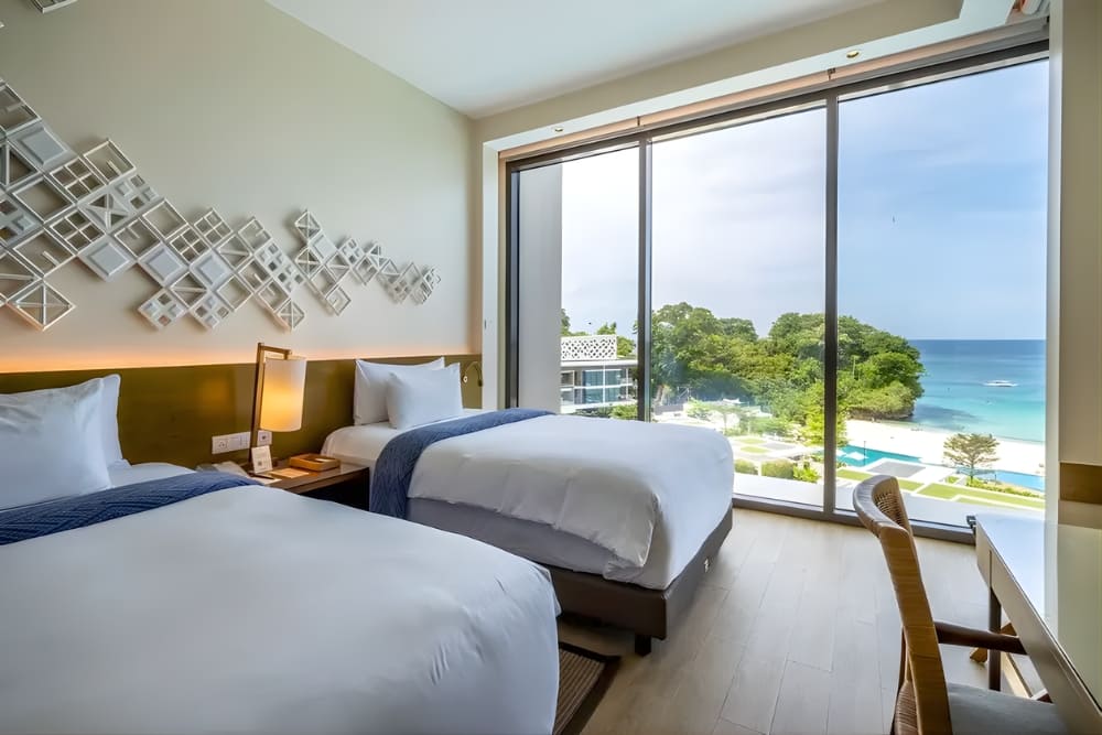 Bright and practical guestrooms