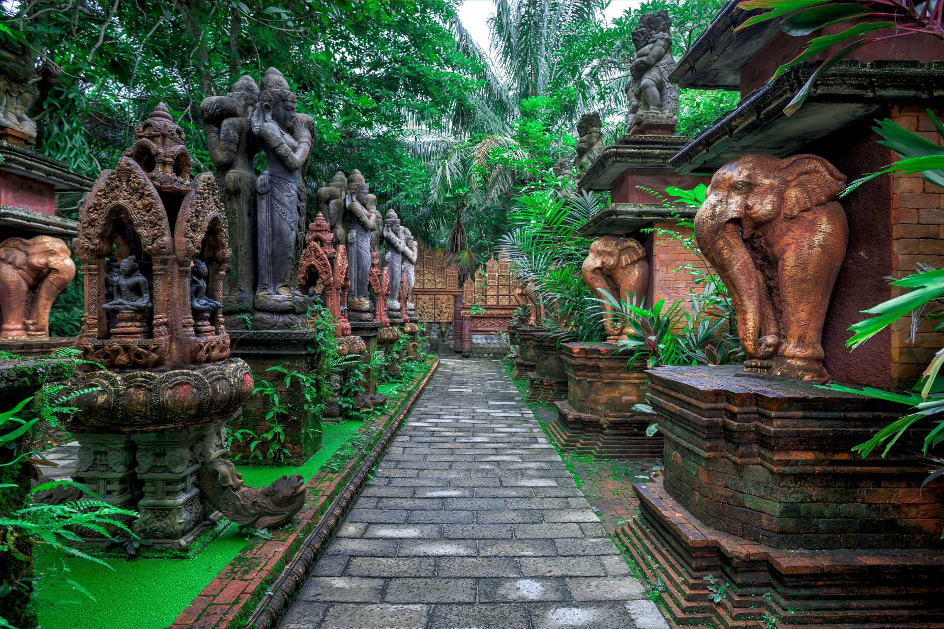 Image via Aleksandr Diadiushko / Shutterstock