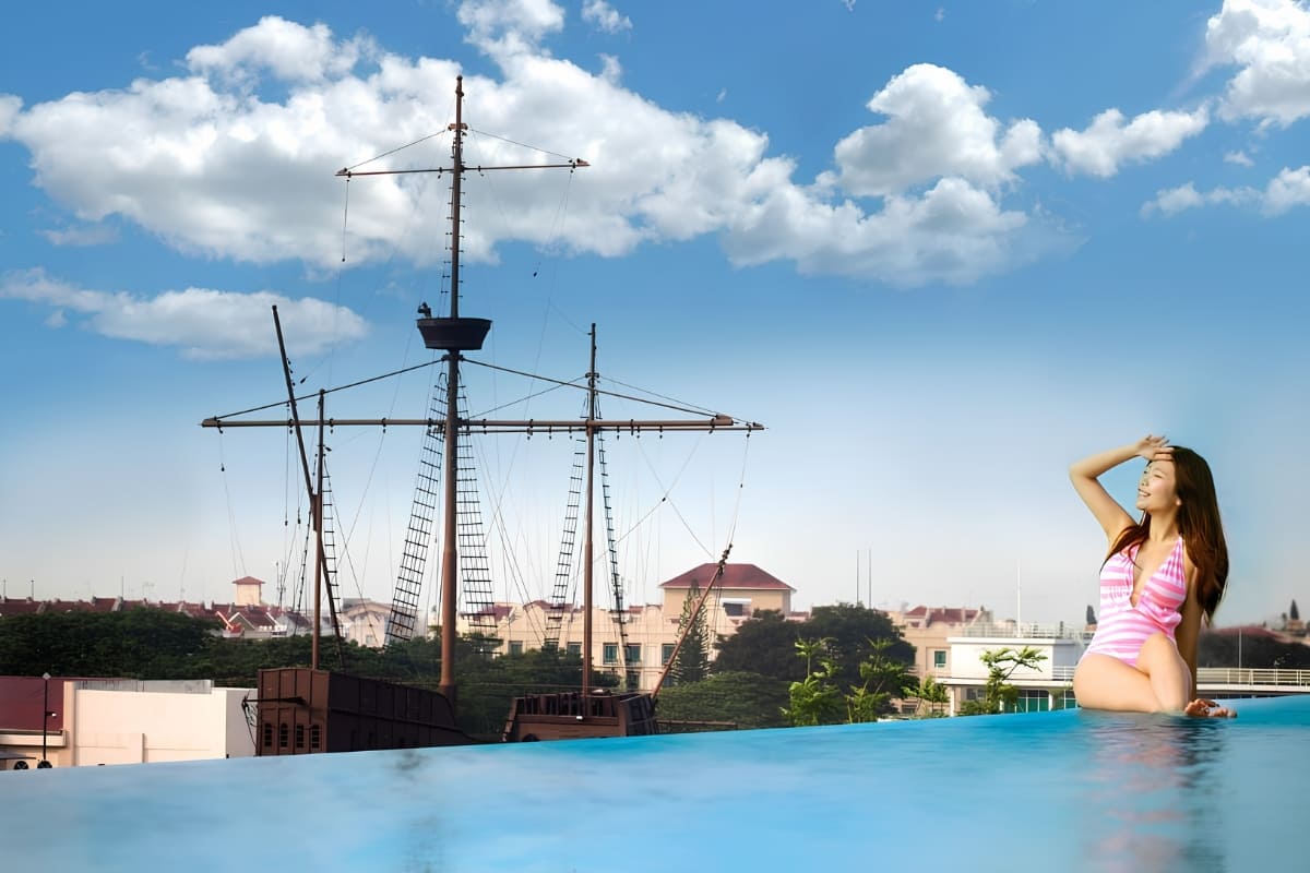 Rooftop Pool & Resident Activities